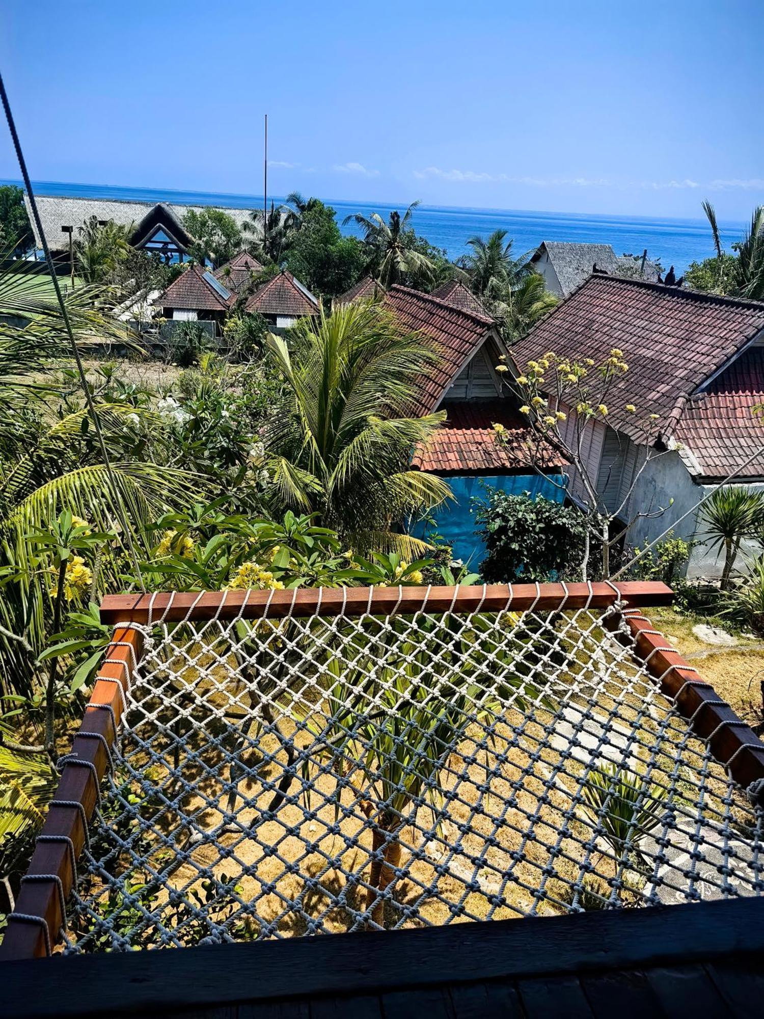 ホテル ザ ダフィッシュ セニンガン Ceningan Island エクステリア 写真